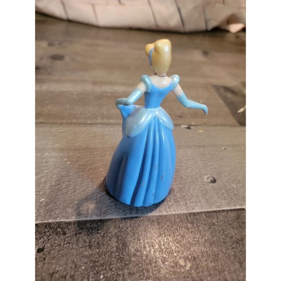 Princess Cinderella running away ball Disney toy figure - Picture 4 of 5